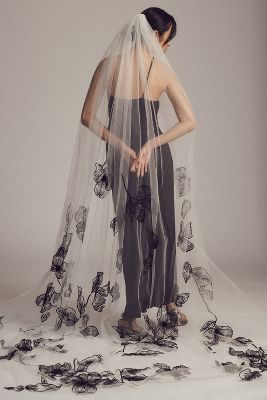 Theia Halo Embroidered Veil In Black