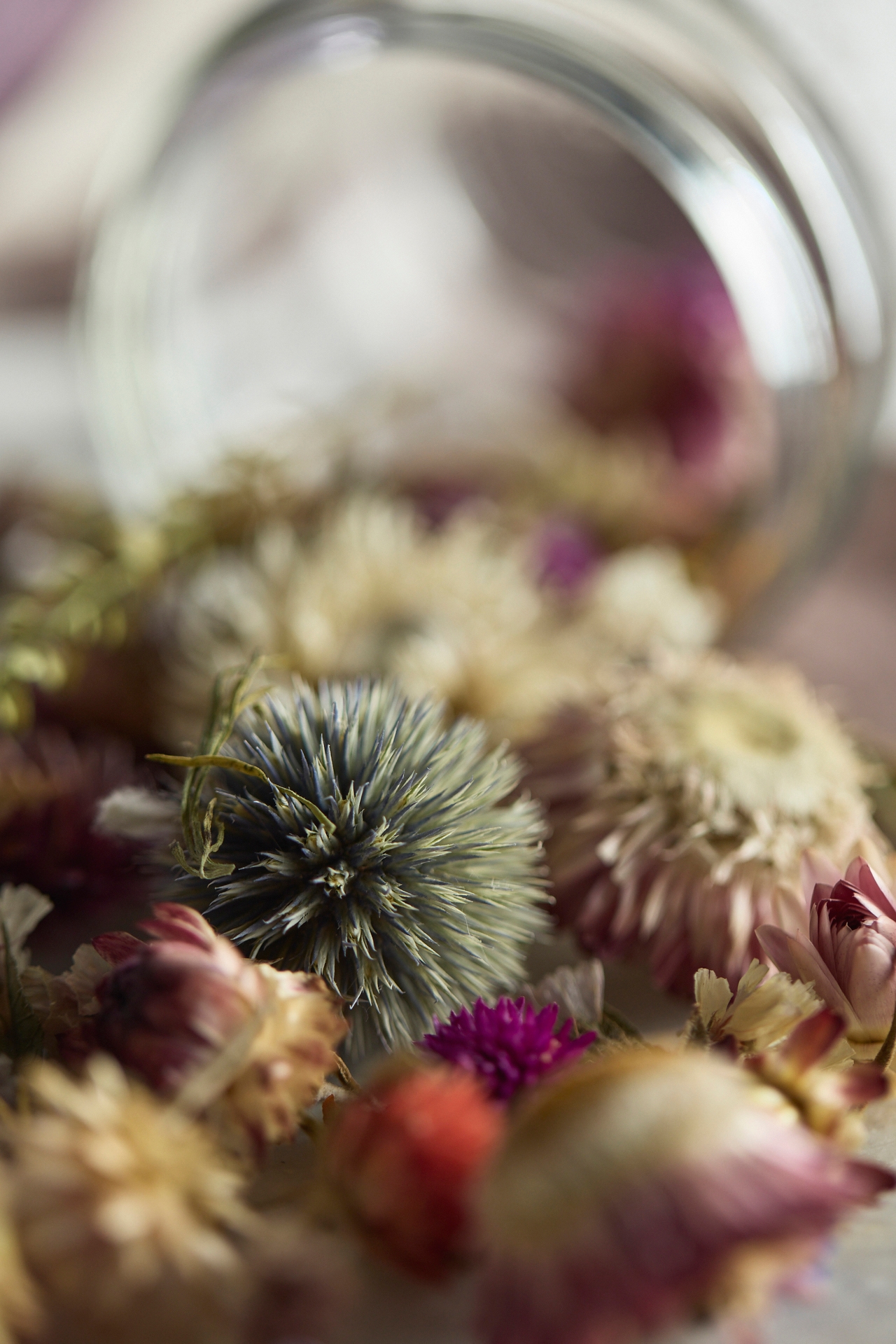 Right Side Hand Floral Dust Dried Flower Confetti