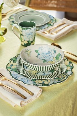 Unique dinner outlet sets