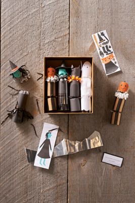 Halloween Friends Party Crackers