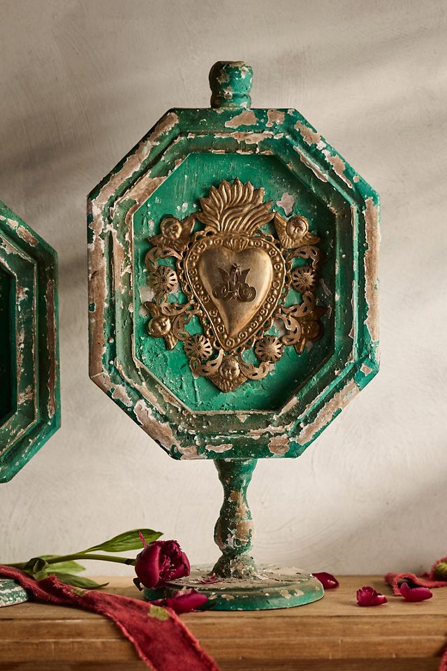 Burnished Heart Medallion, Distressed Green Stand #1