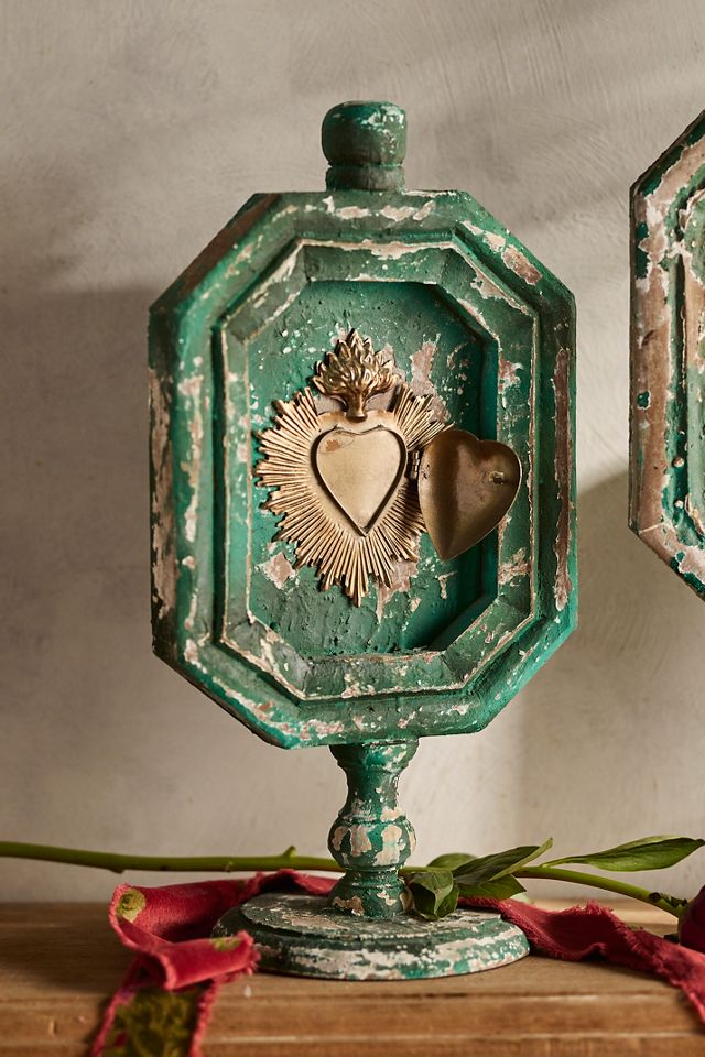 Burnished Heart Medallion, Distressed Green Stand #2