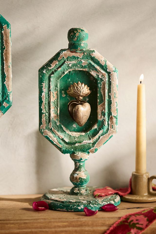 Burnished Heart Medallion, Distressed Green Stand #3