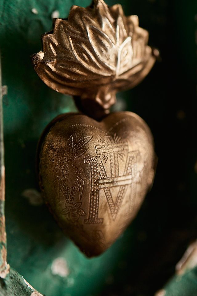 Burnished Heart Medallion, Distressed Green Stand #5