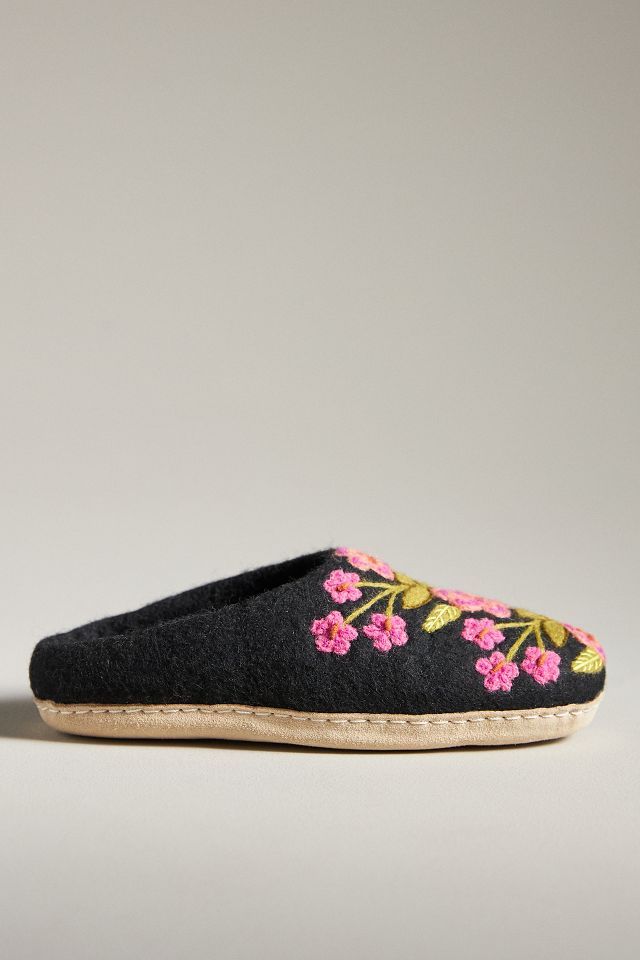 Knot slippers discount