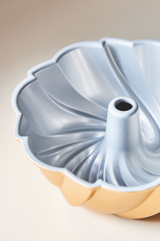 Swirl Bundt® Pan - Nordic Ware