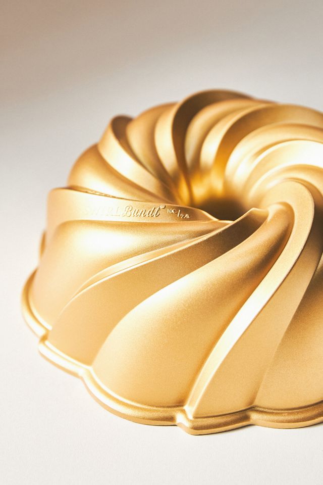 Nordic Ware Swirl Bundt Pan, 10-Cup, Gold