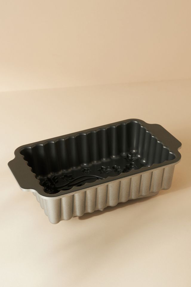 Nordic Ware Santa's Sleigh Loaf Pan #1