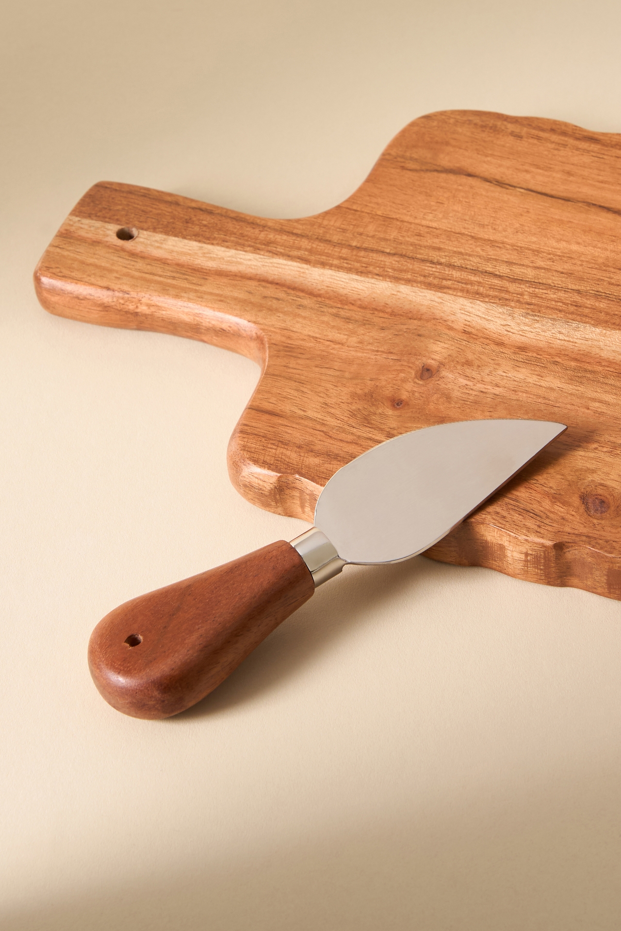 Mini Scalloped Cheese Board & Knife