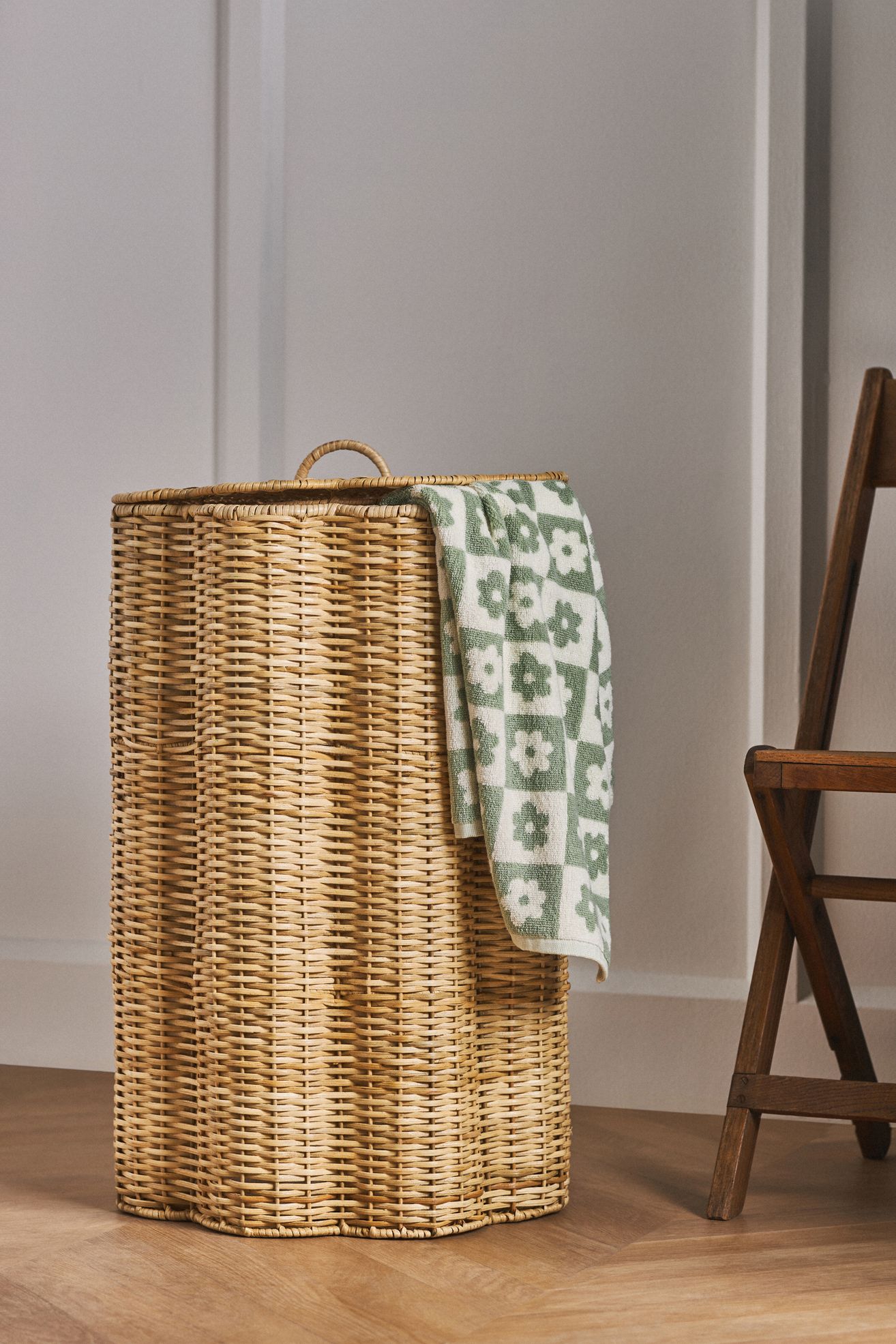 Tulip Scalloped Hamper - Natural, Standard, One Size