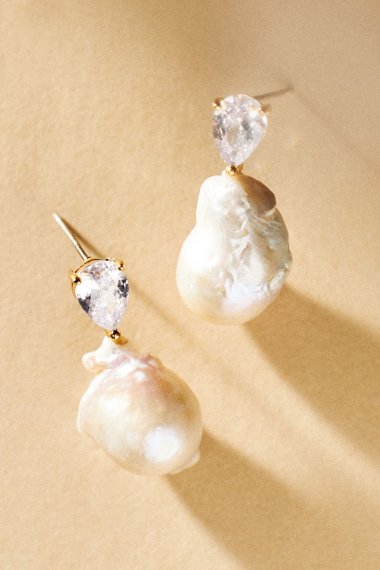 Shashi Cleo Pearl Earrings