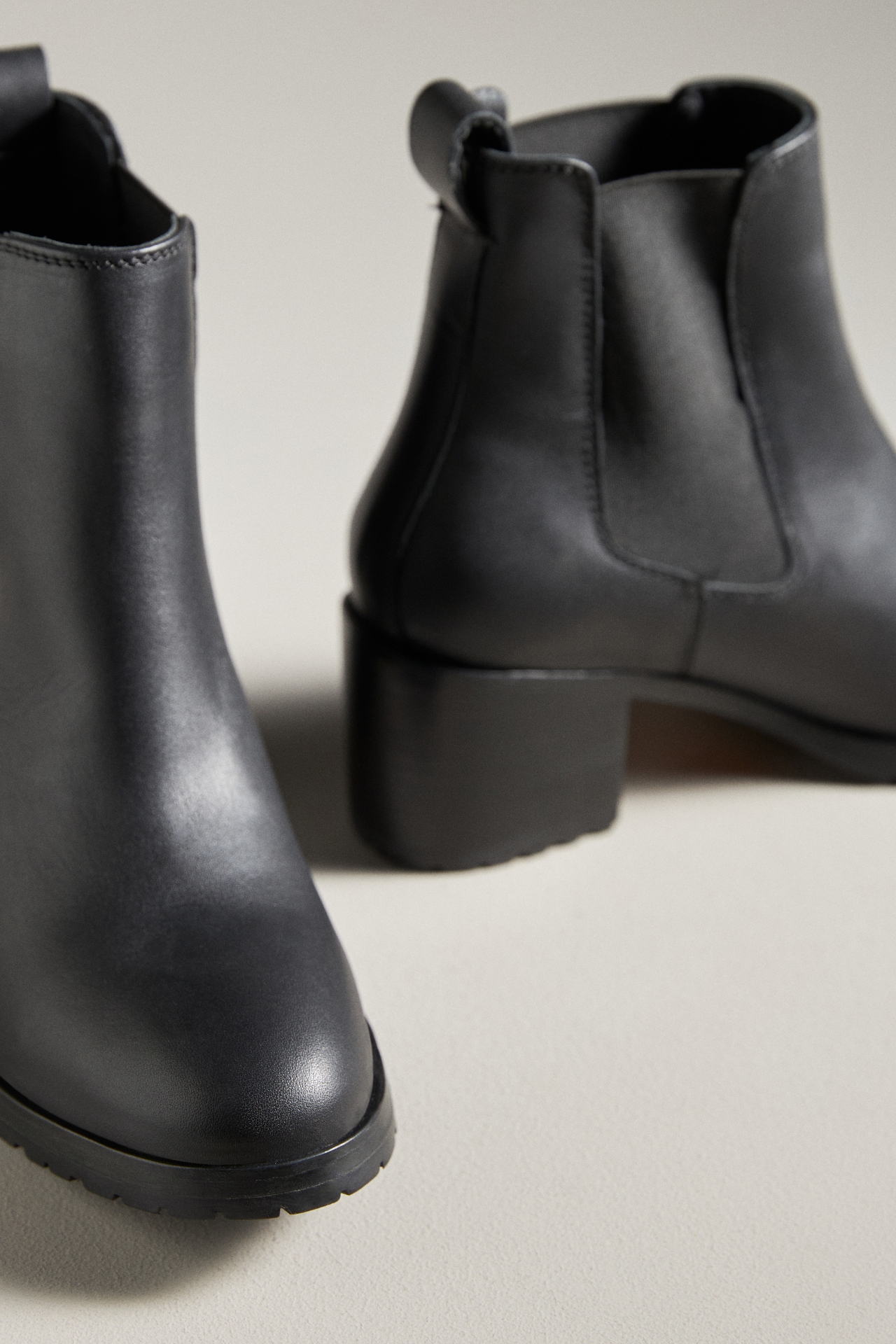 Nisolo Ana Go-To Heeled Chelsea Boots