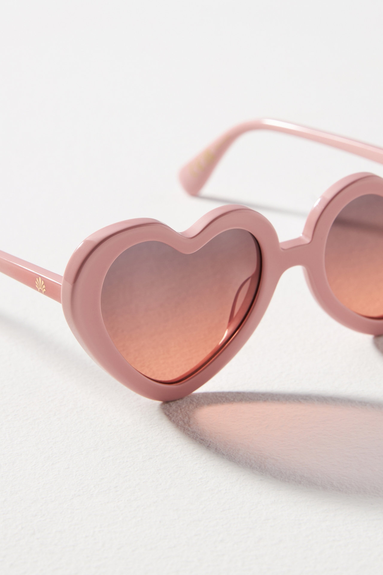 Lele Sadoughi Sweetheart Sunglasses