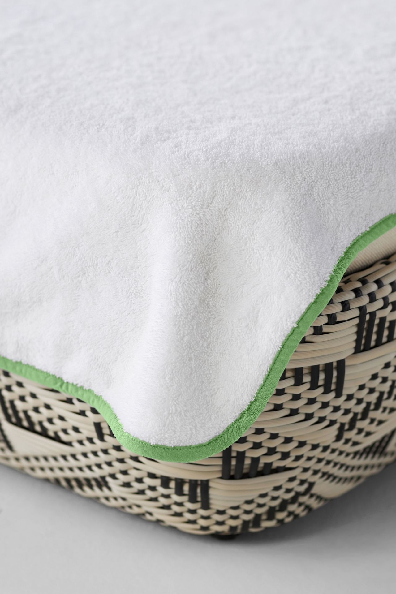 Piped Lounge Chair Towel Cover