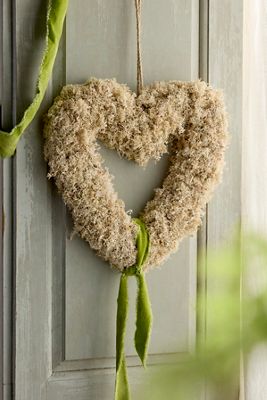 Preserved Reindeer Moss Heart Wreath, Neutral