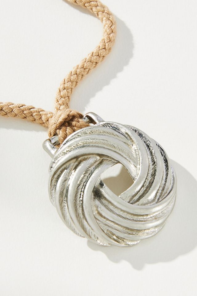 Ribbed Circular Pendant Necklace #1