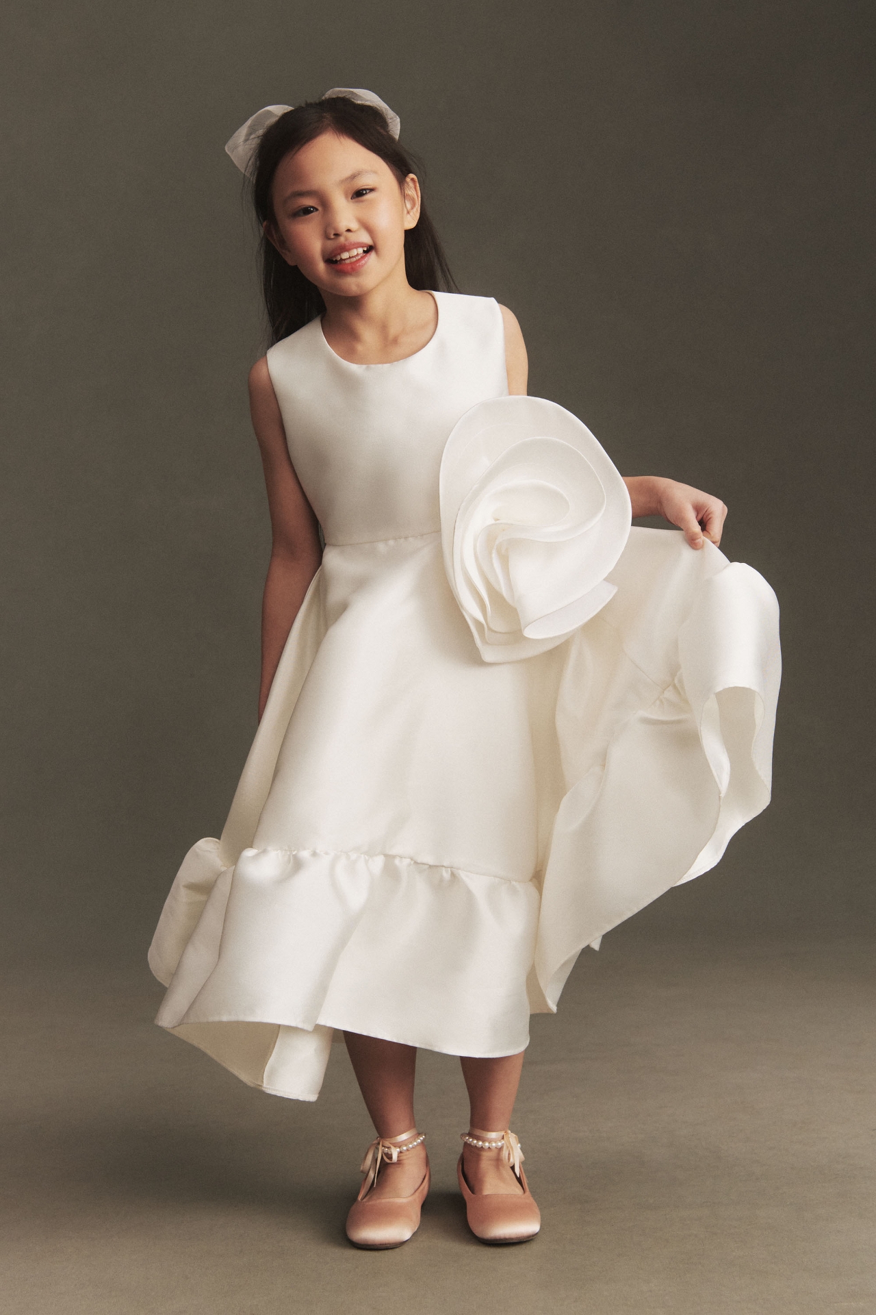 Gió Bespoke Nika Rosette Flower Girl Dress