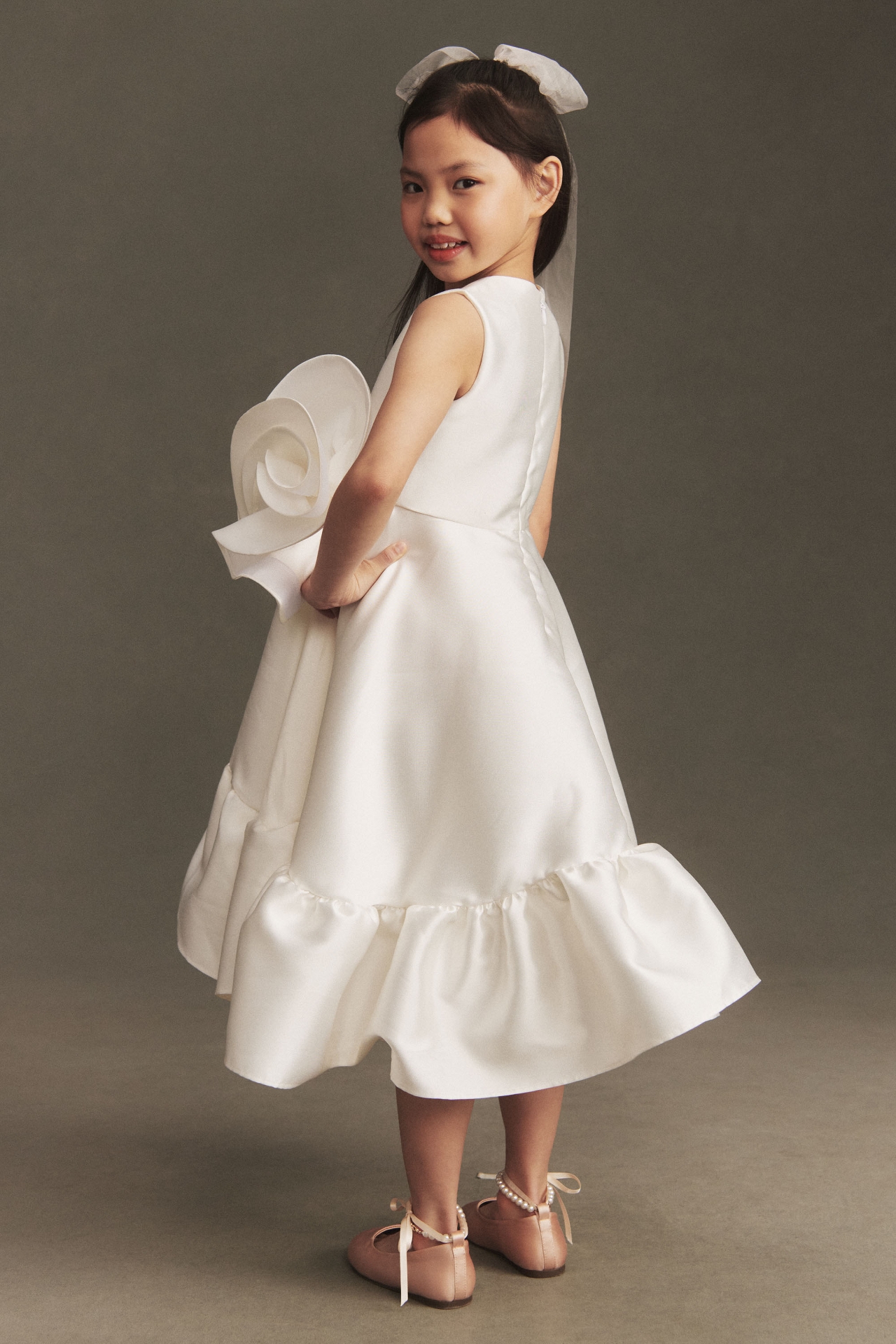 Gió Bespoke Nika Rosette Flower Girl Dress