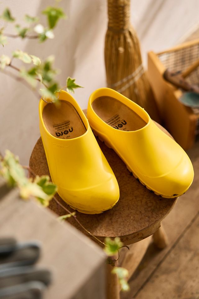 Yellow best sale clog sandals