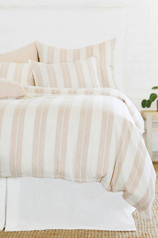 Urban outlets outfitters nimmo pom pom queen duvet