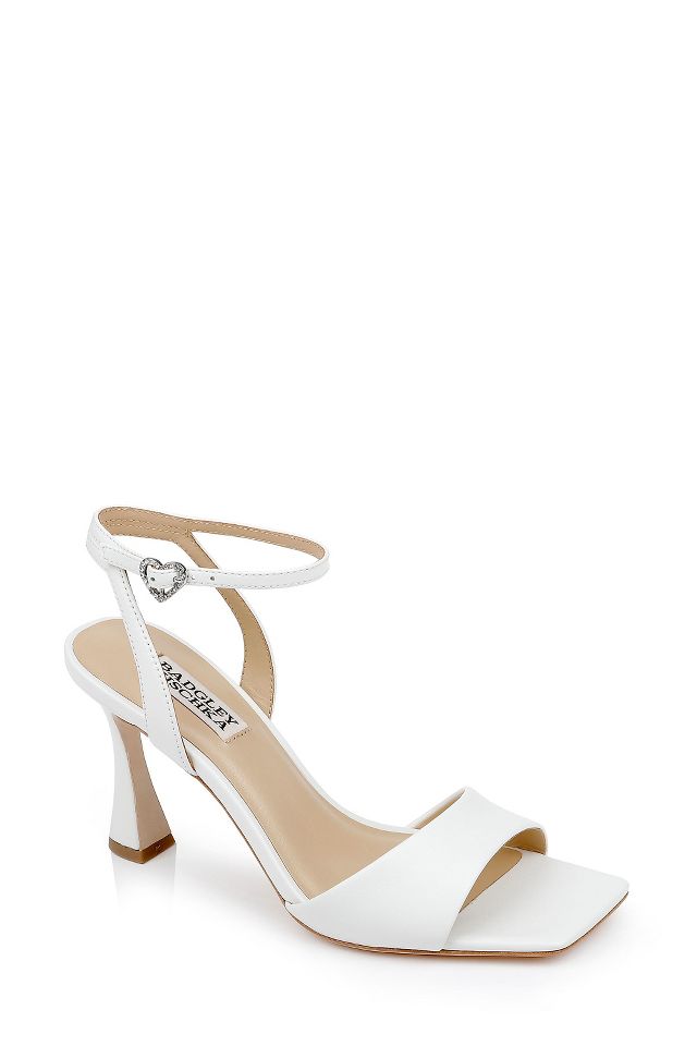 Badgley mischka hodge strappy fashion sandal