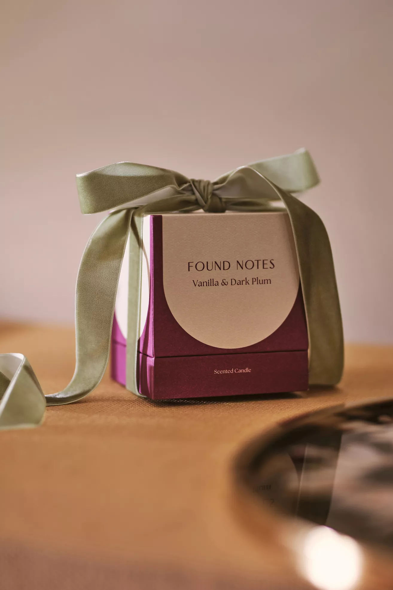 Found Notes Fruity Vanilla & Dark Plum Candle - thumbnail 9
