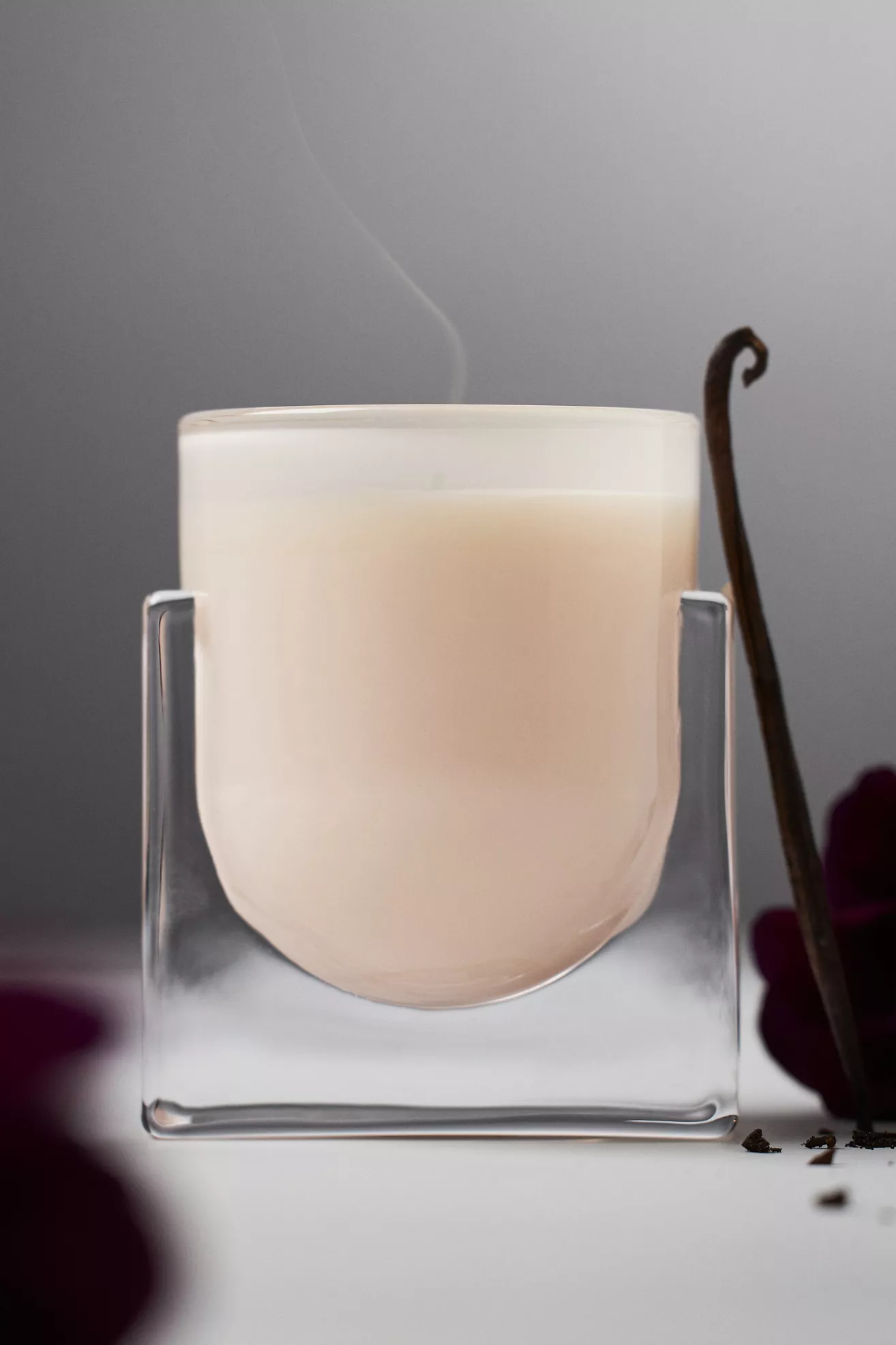 Found Notes Fruity Vanilla & Dark Plum Candle - thumbnail 3