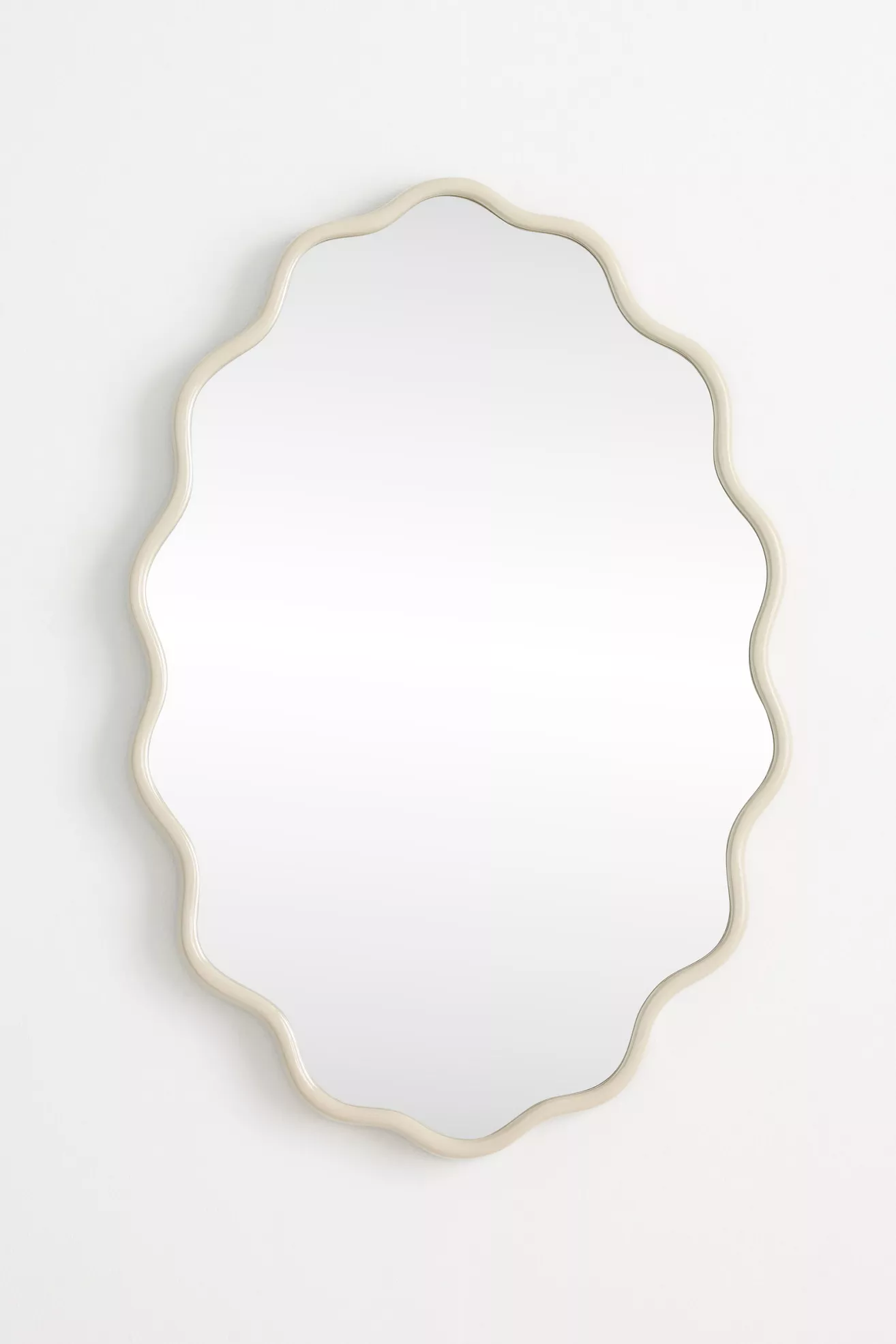 Coquille Scalloped Metallic Oval Wall Mirror - thumbnail 2
