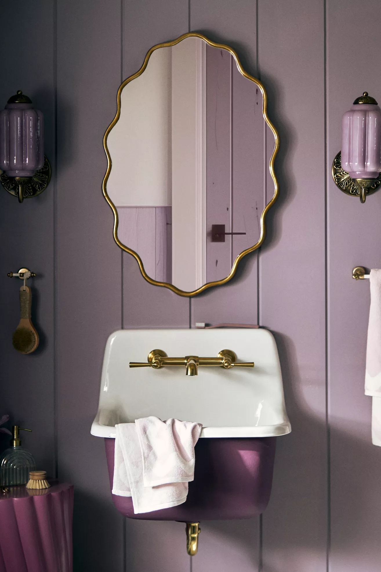 Coquille Scalloped Metallic Oval Wall Mirror - thumbnail 4