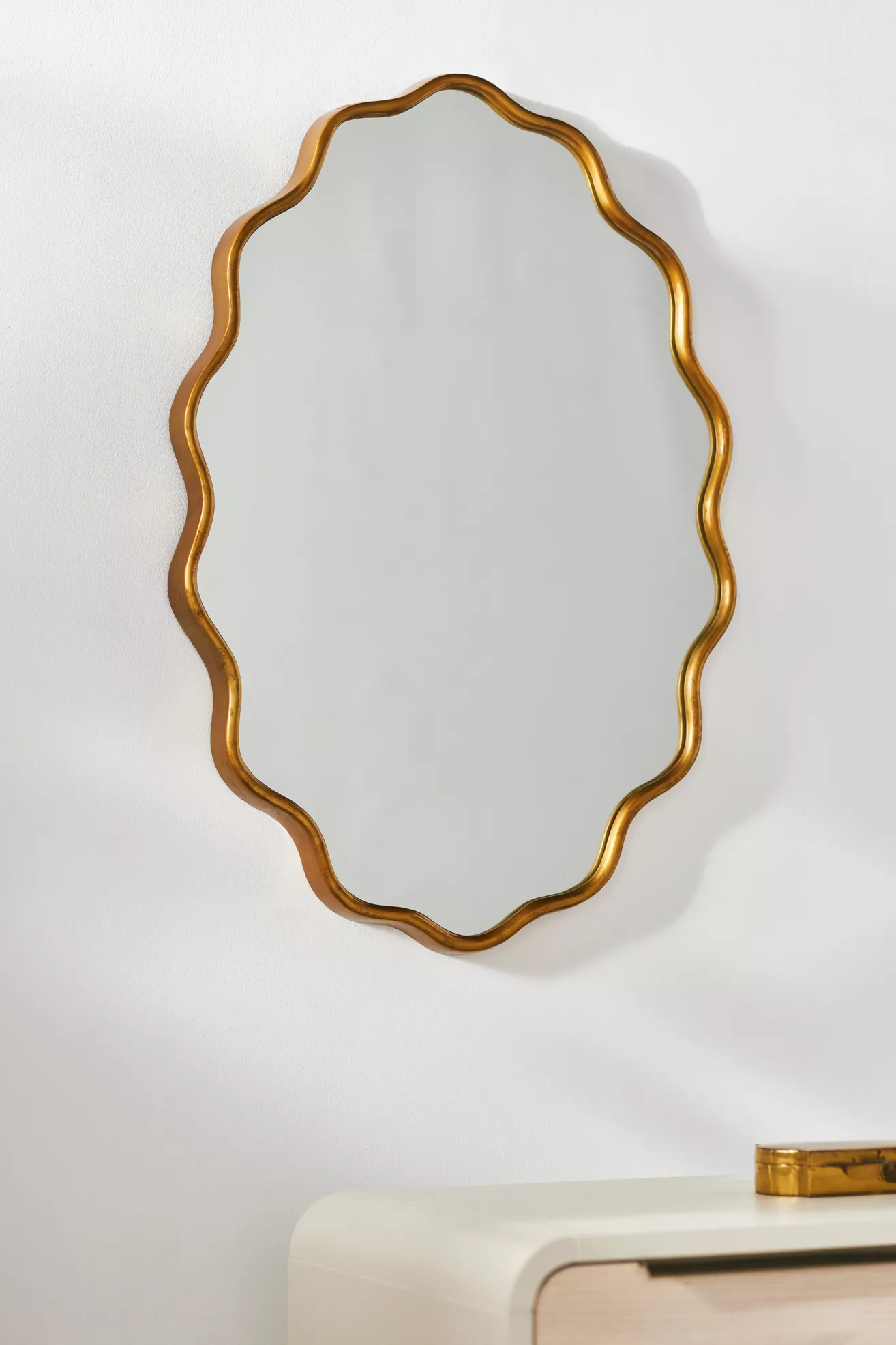 Coquille Scalloped Metallic Oval Wall Mirror - thumbnail 5