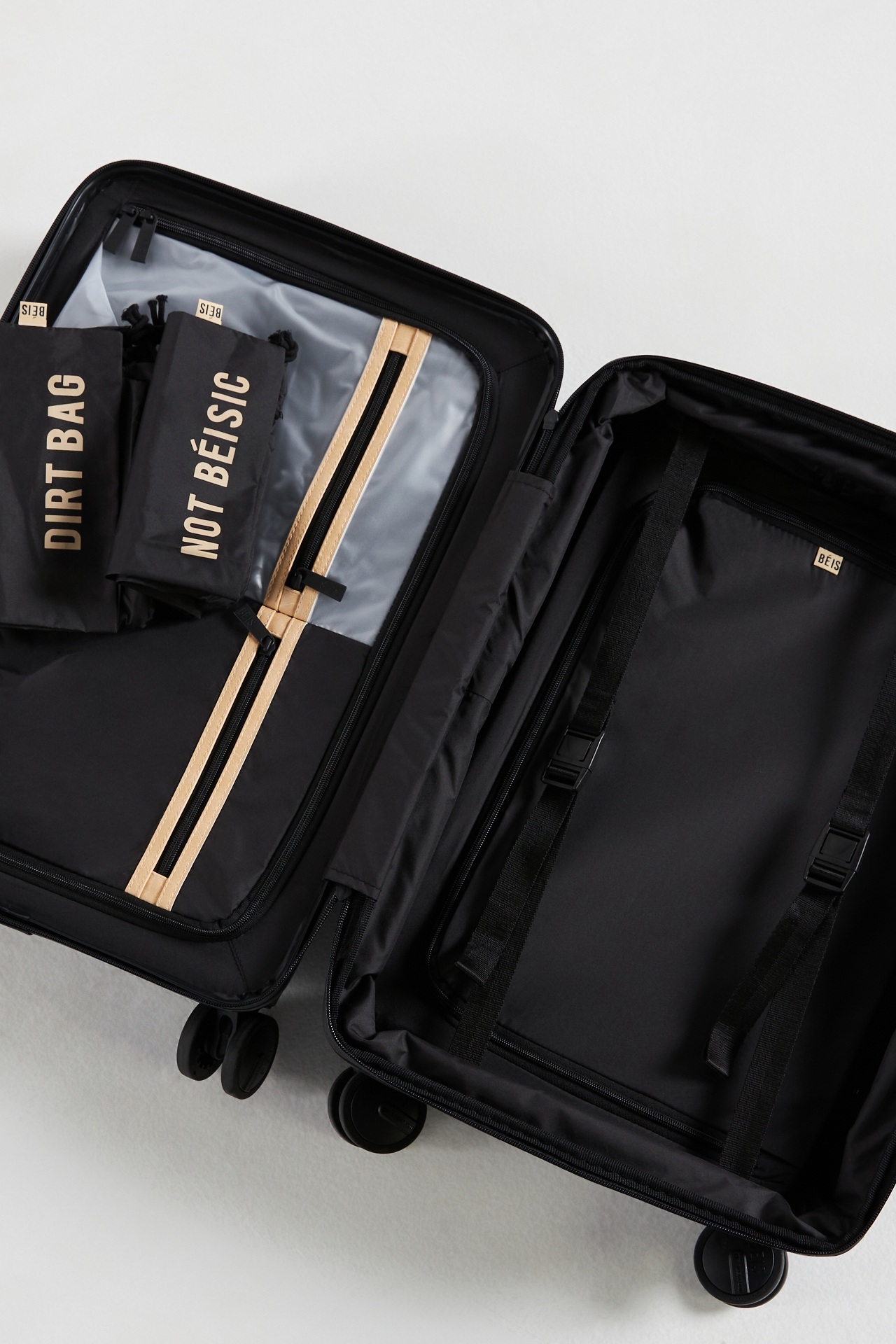 BÉIS Carry-On Roller Suitcase