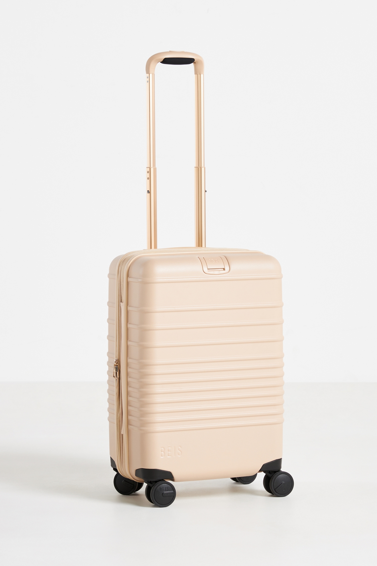 BÉIS Carry-On Roller Suitcase