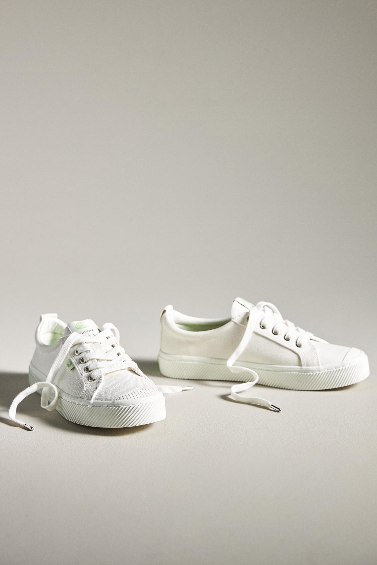 Cariuma OCA Low Canvas Sneakers
