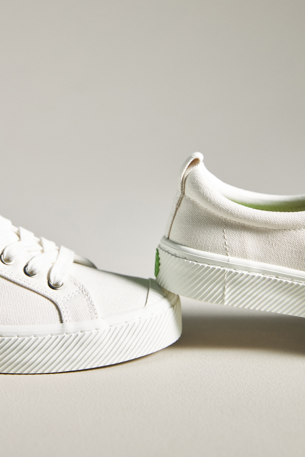 Cariuma OCA Low Canvas Sneakers