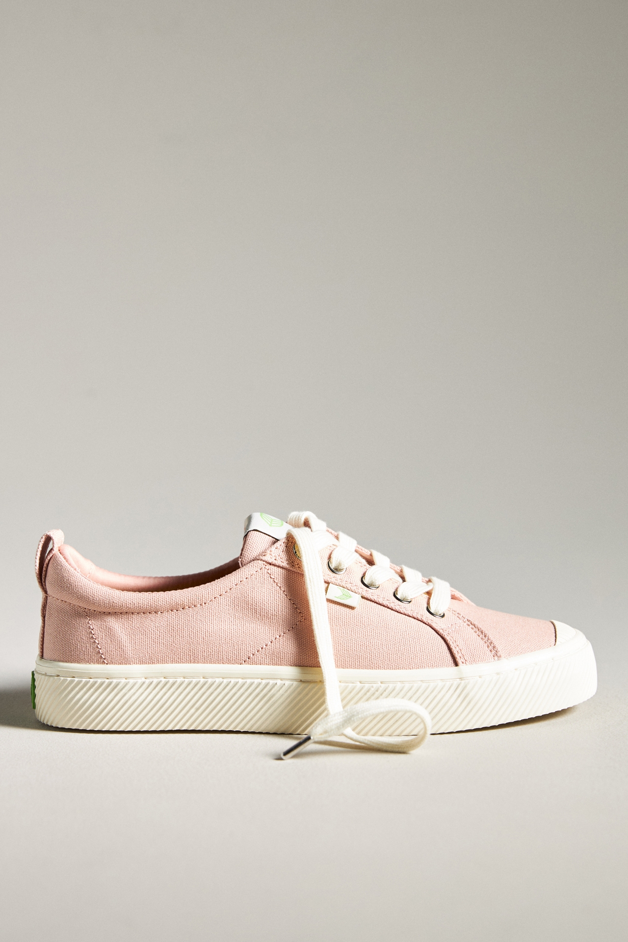 Cariuma OCA Low Canvas Sneakers