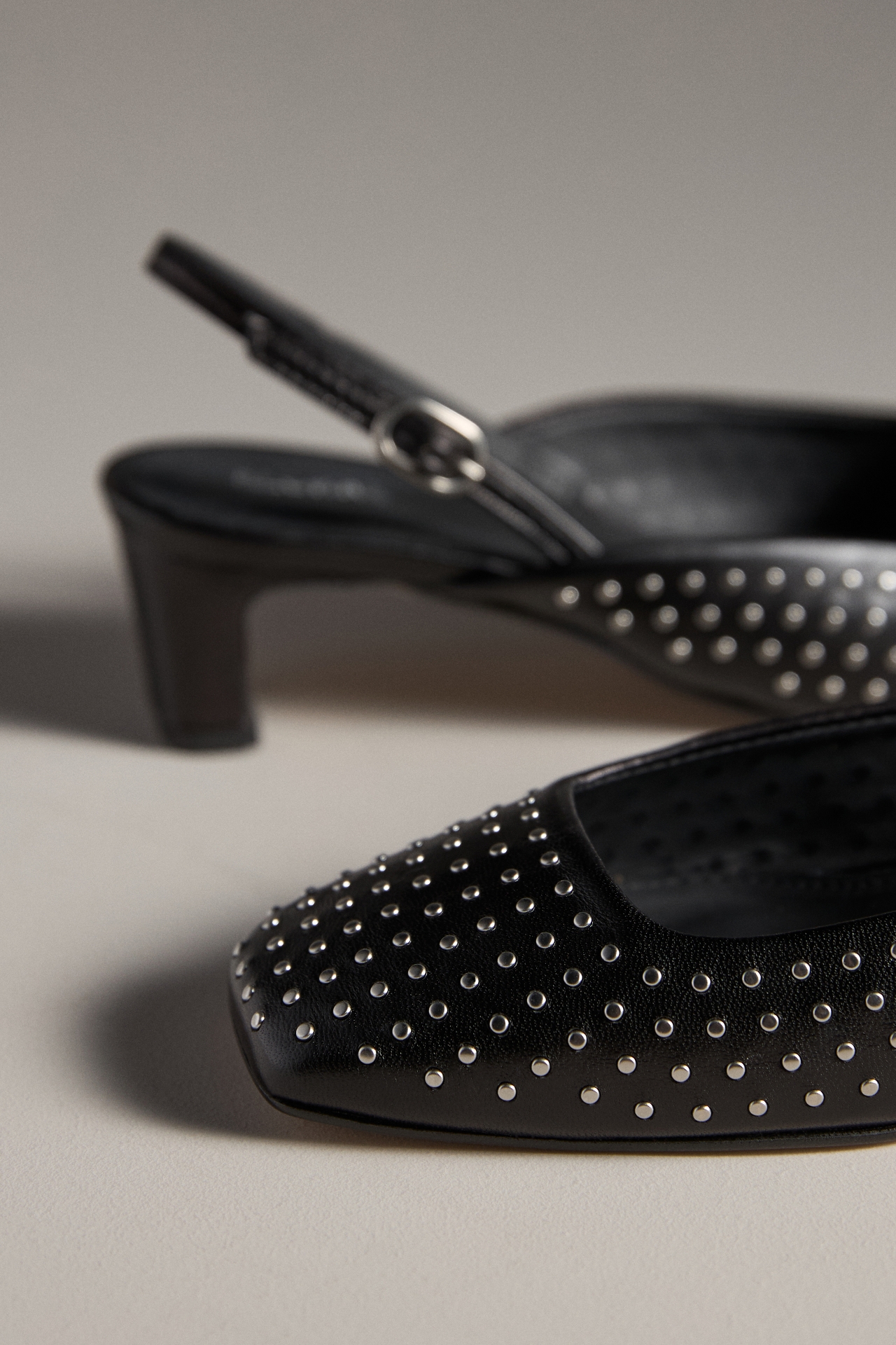 ALOHAS Lindy Studs Leather Pumps