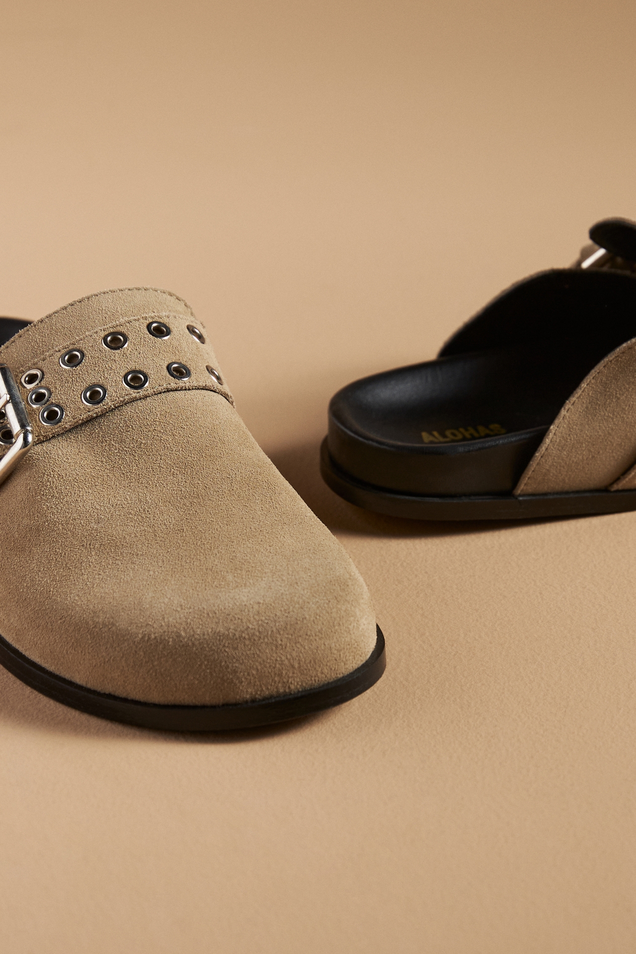 ALOHAS Halia Suede Clogs