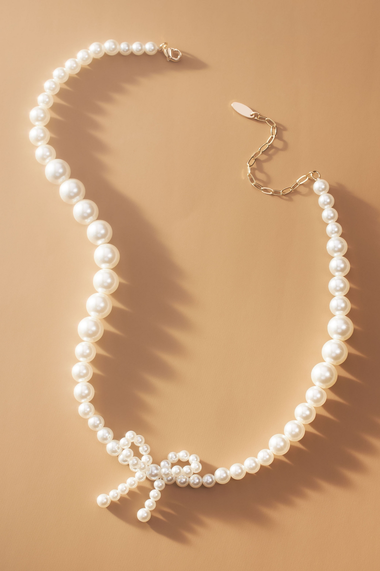 Graduated Pearl Bow Necklace