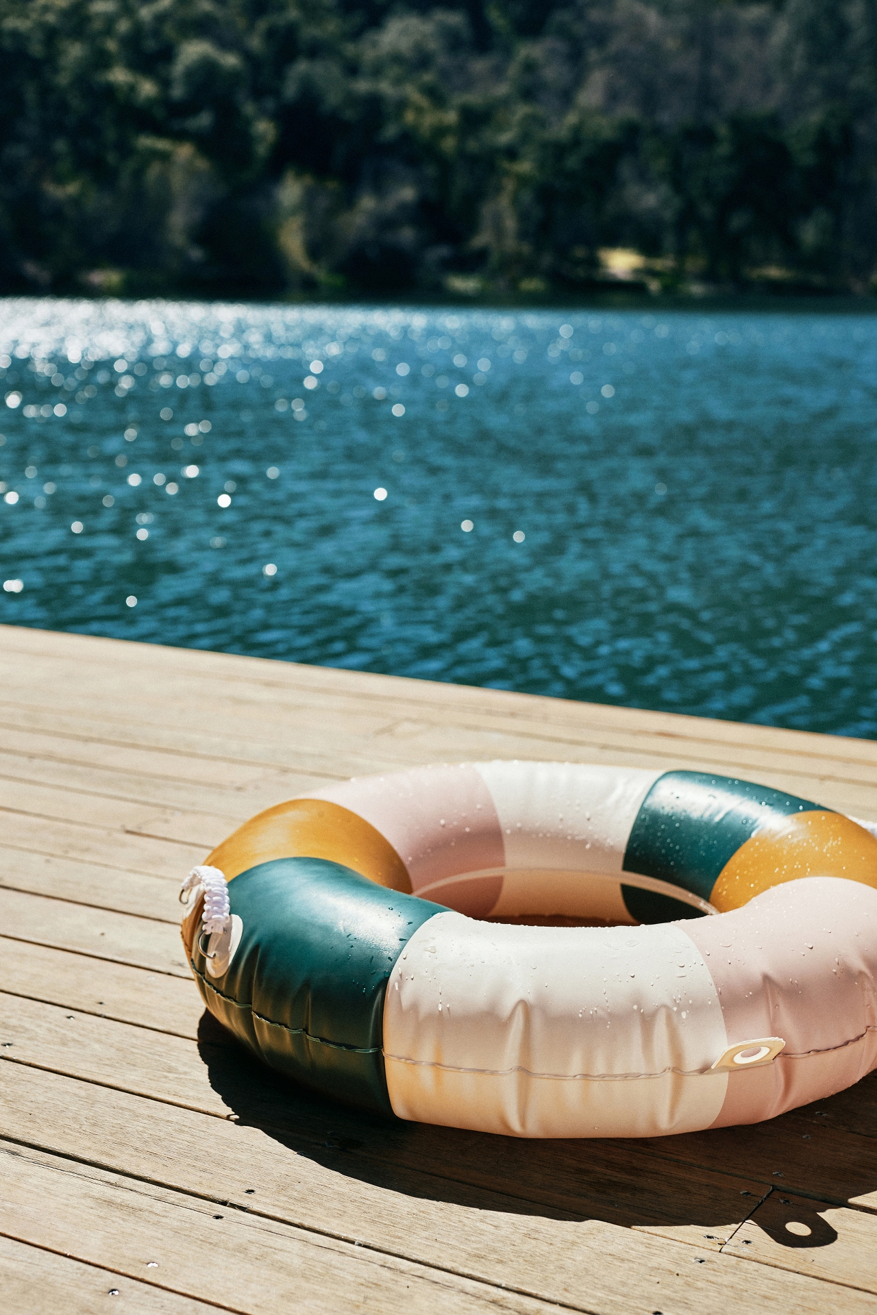 Business & Pleasure Co. The Classic Pool Float