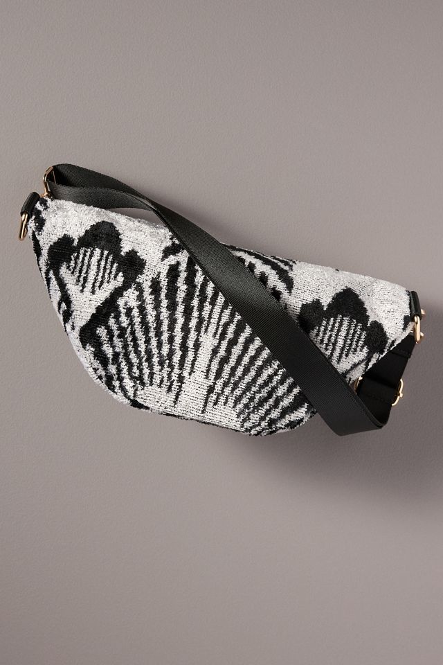 Wolf & Willa Sport Sling Bag #1