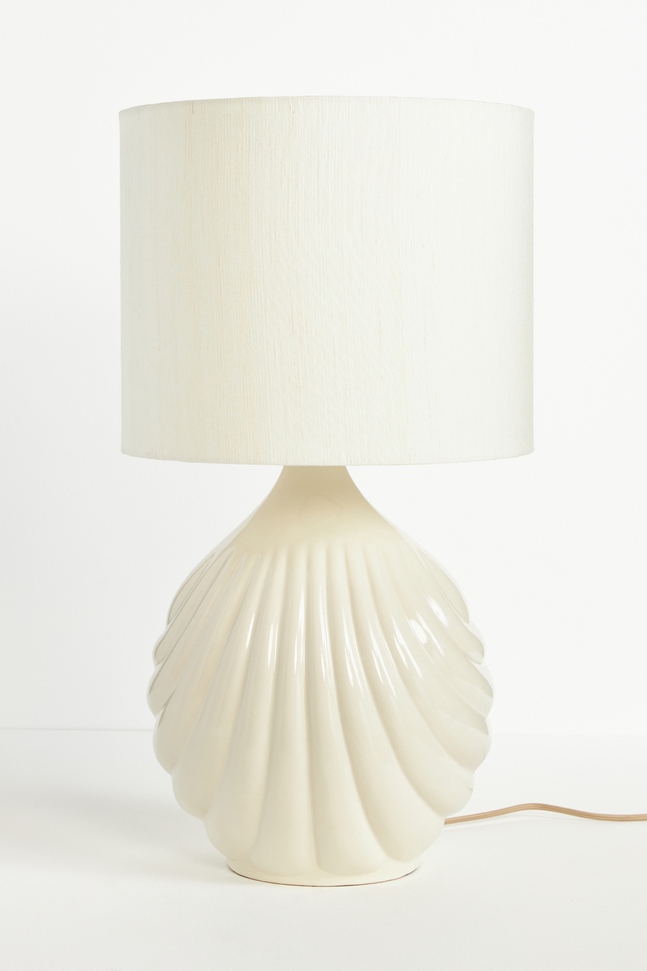 Clamshell Table Lamp