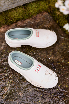 Terrain Hunter Gardener Clogs In Grey