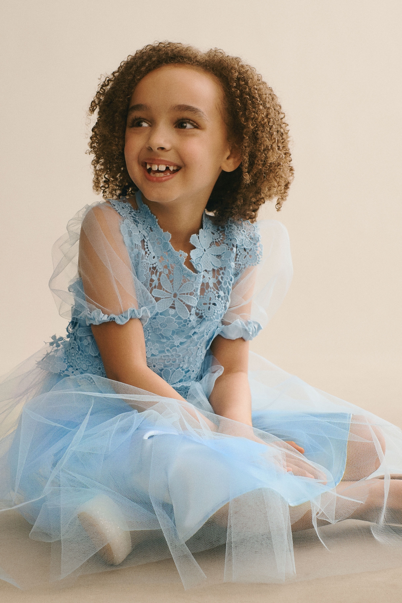 Gió Bespoke Blue Mink Lace Tulle Flower Girl Dress