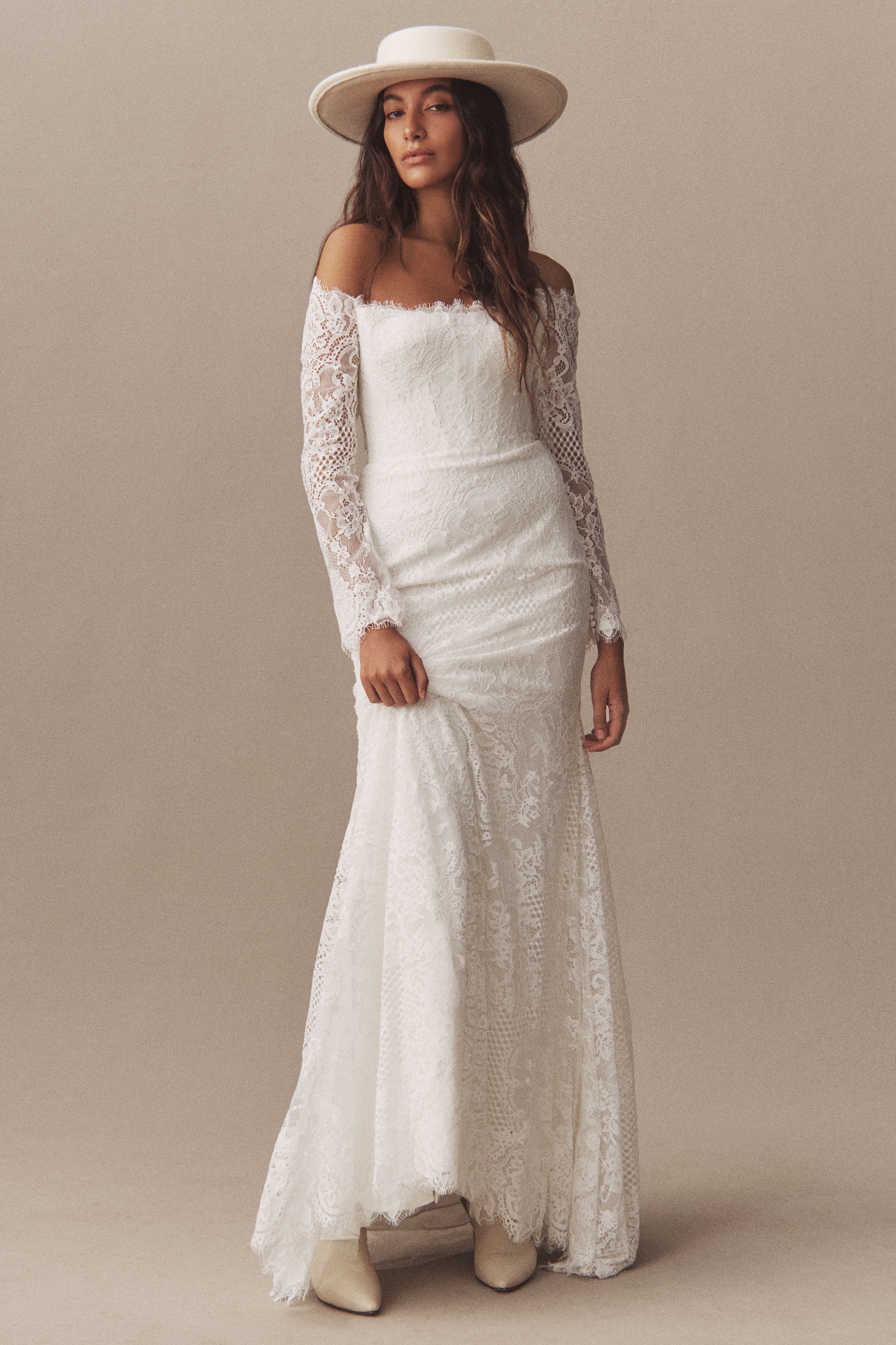 Wtoo by Watters Resa Off-The-Shoulder Long-Sleeve Lace Mermaid Wedding Gown