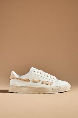 M82 Sneakers
