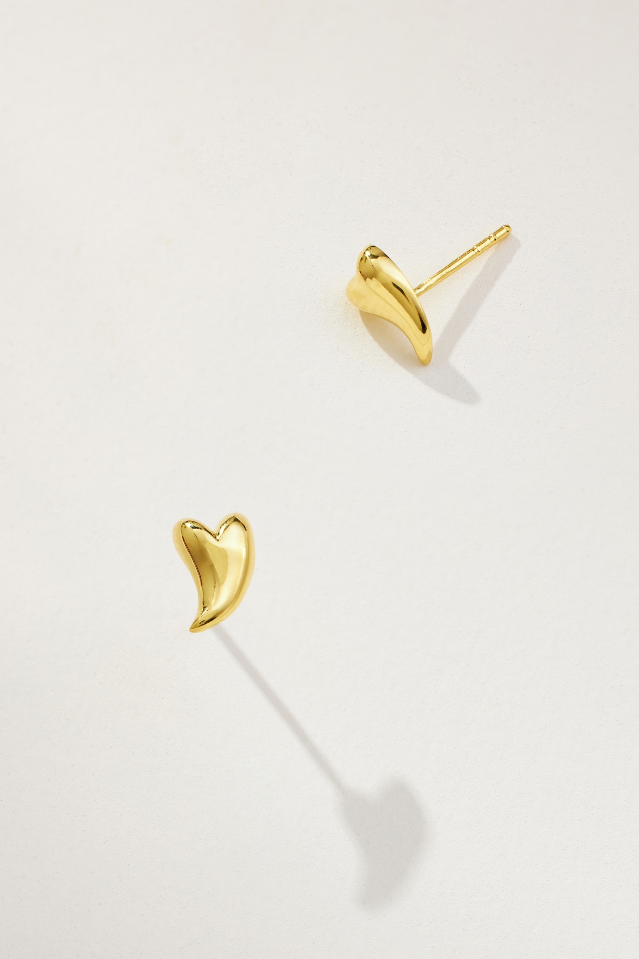 Anna + Nina Single Groovy Heart Stud Earring