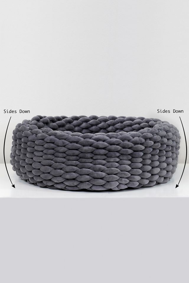 Mau Vevo Cat Bed #1