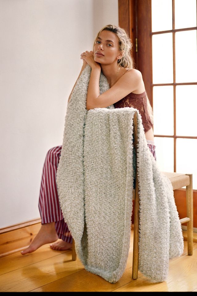 Hugger Marled Eyelash Cozy Knit Throw Blanket