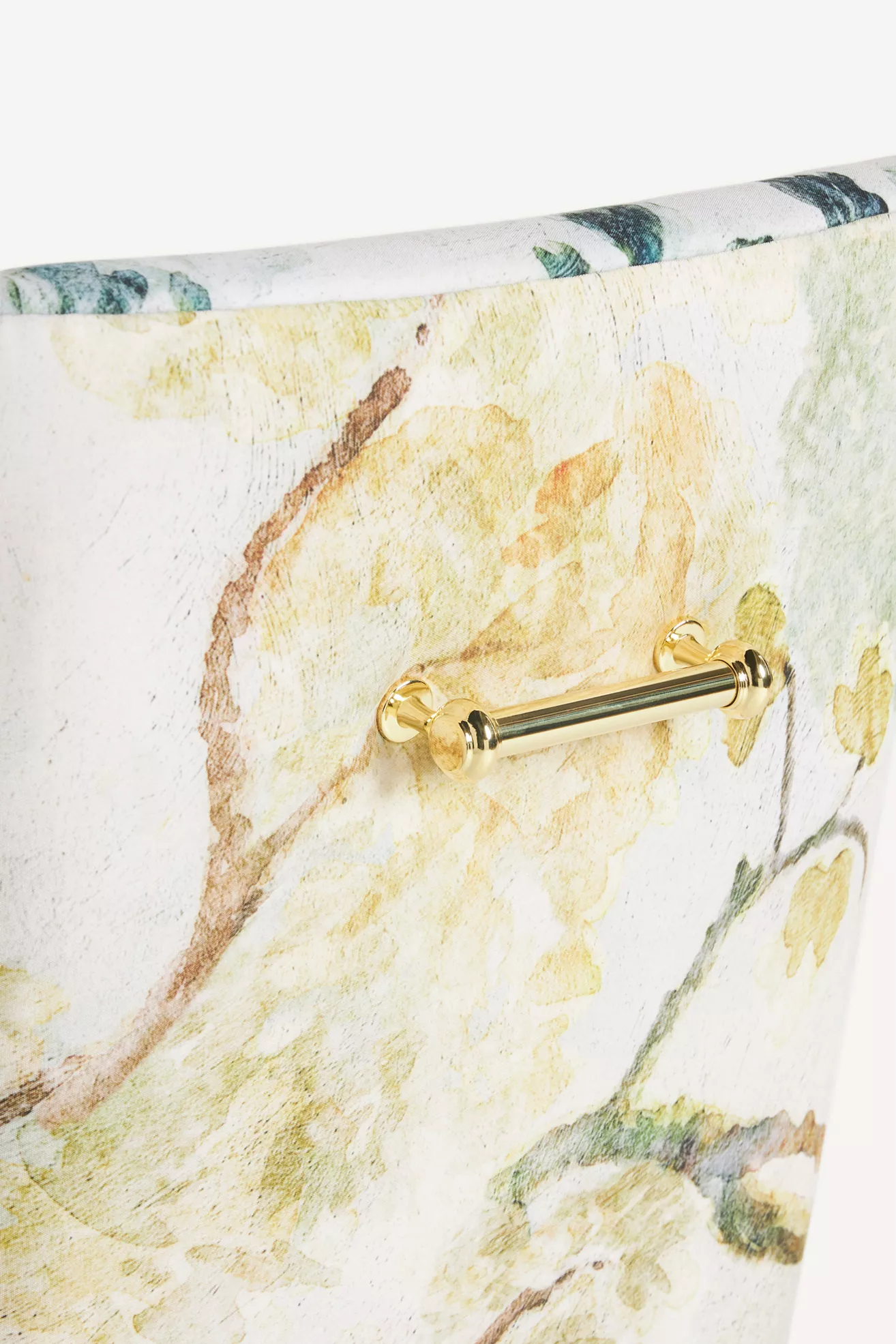 Close-up of back brass handle on Judarn Elowen chair