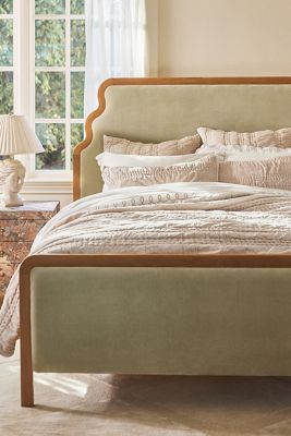 Pim Velvet Bed